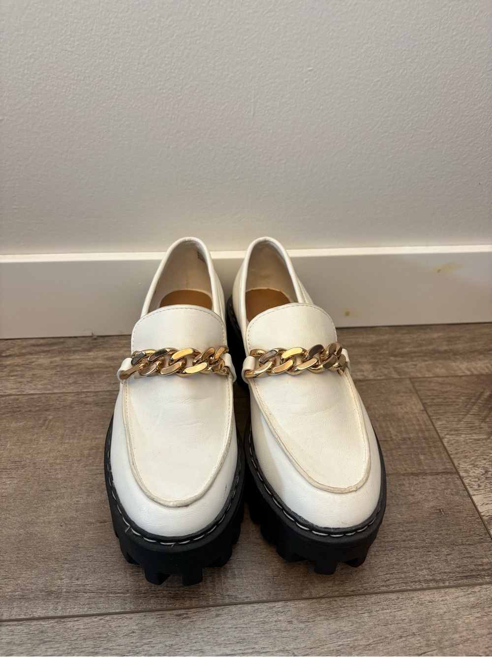 BAMBOO White Leather Loafers with Gold Chain